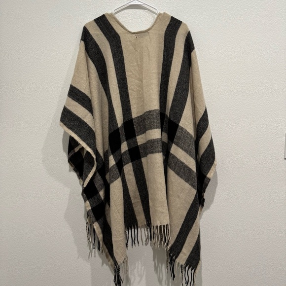 Banana Republic Erin Plaid Poncho Wrap OS Tan Black Cashmere Wool Fringe - Picture 5 of 6